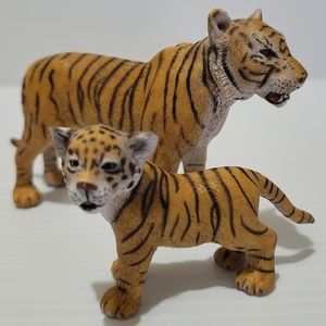 Schleich D-73527 Am Limes 69 Bengal Adult Tiger Female and Cubl 2007 Lot-2.